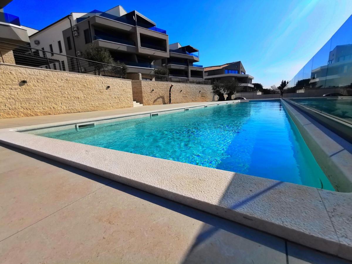 Black Pearl - Luxury Seaside App With Pool & Bbq, Istra Banjole Eksteriør bilde