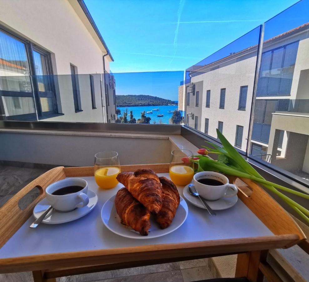 Black Pearl - Luxury Seaside App With Pool & Bbq, Istra Banjole Eksteriør bilde