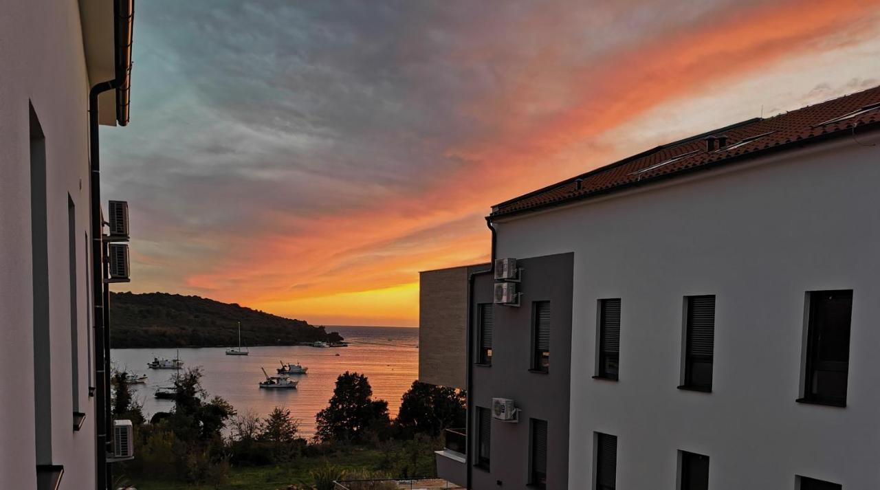 Black Pearl - Luxury Seaside App With Pool & Bbq, Istra Banjole Eksteriør bilde