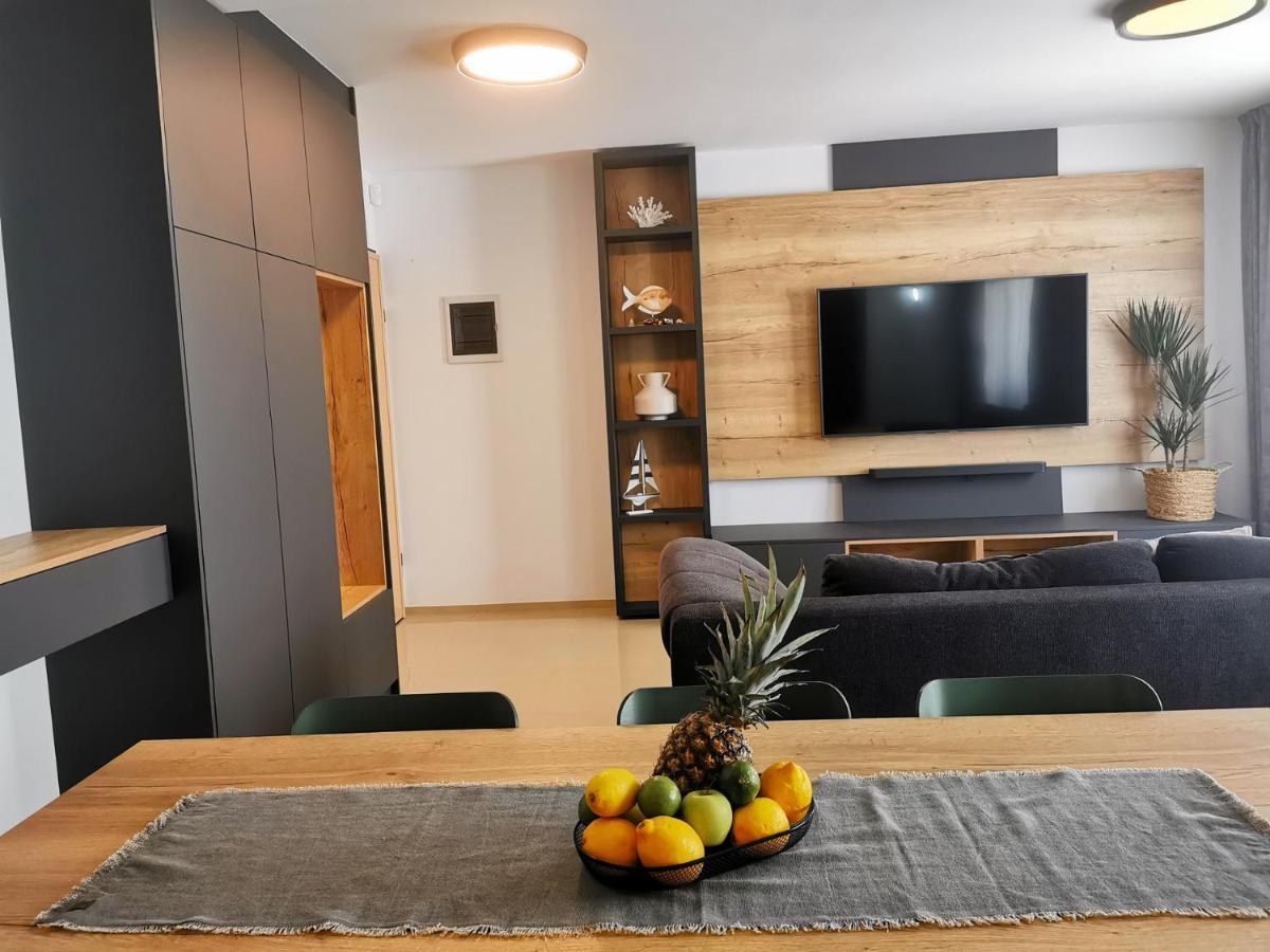 Black Pearl - Luxury Seaside App With Pool & Bbq, Istra Banjole Eksteriør bilde