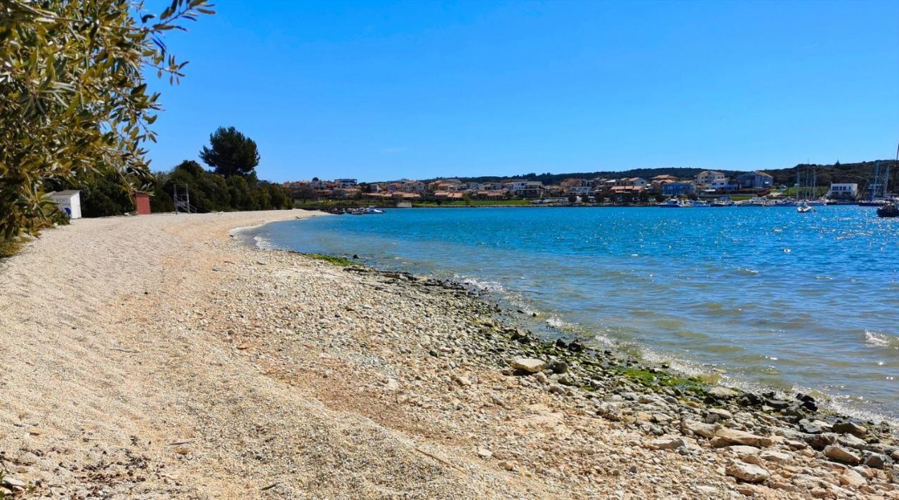 Black Pearl - Luxury Seaside App With Pool & Bbq, Istra Banjole Eksteriør bilde