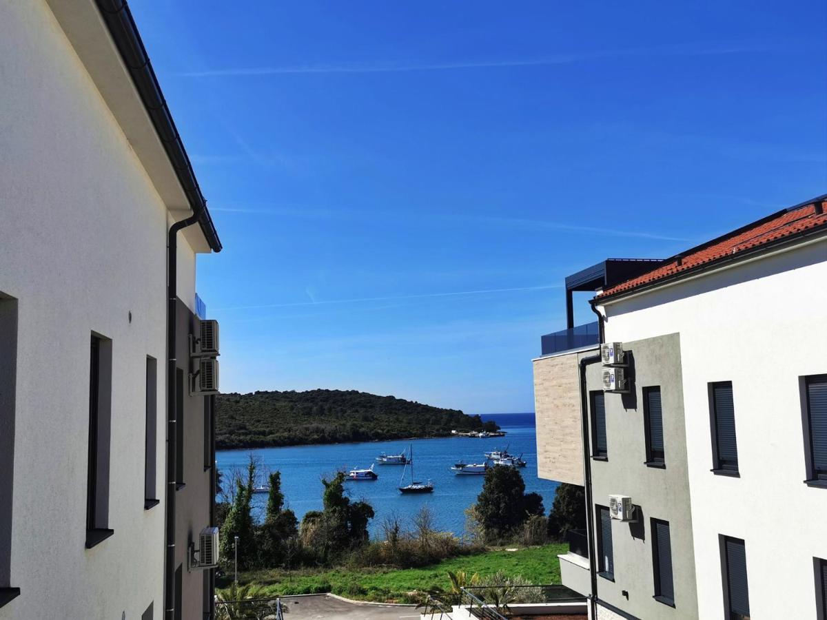 Black Pearl - Luxury Seaside App With Pool & Bbq, Istra Banjole Eksteriør bilde