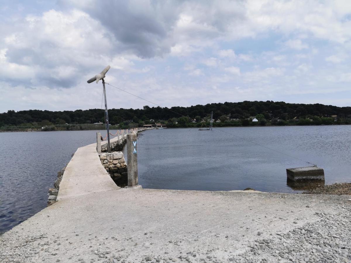 Black Pearl - Luxury Seaside App With Pool & Bbq, Istra Banjole Eksteriør bilde