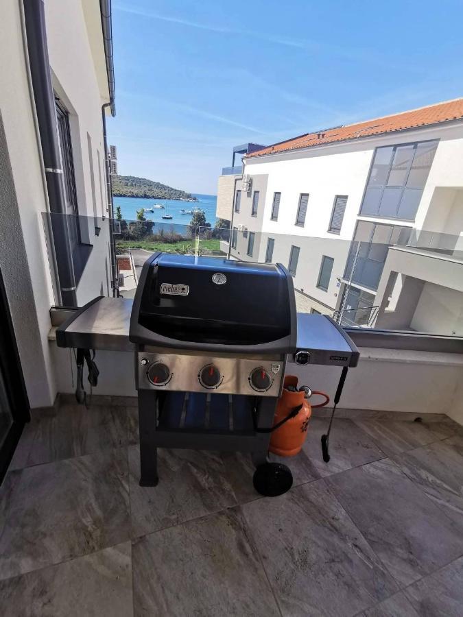 Black Pearl - Luxury Seaside App With Pool & Bbq, Istra Banjole Eksteriør bilde