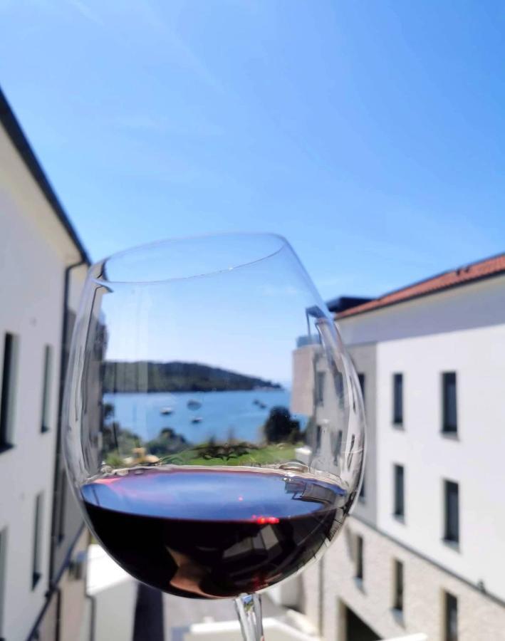 Black Pearl - Luxury Seaside App With Pool & Bbq, Istra Banjole Eksteriør bilde