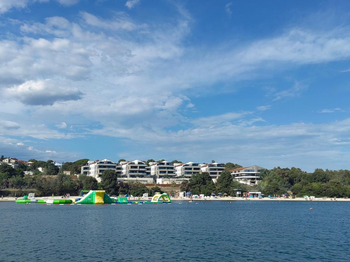 Black Pearl - Luxury Seaside App With Pool & Bbq, Istra Banjole Eksteriør bilde